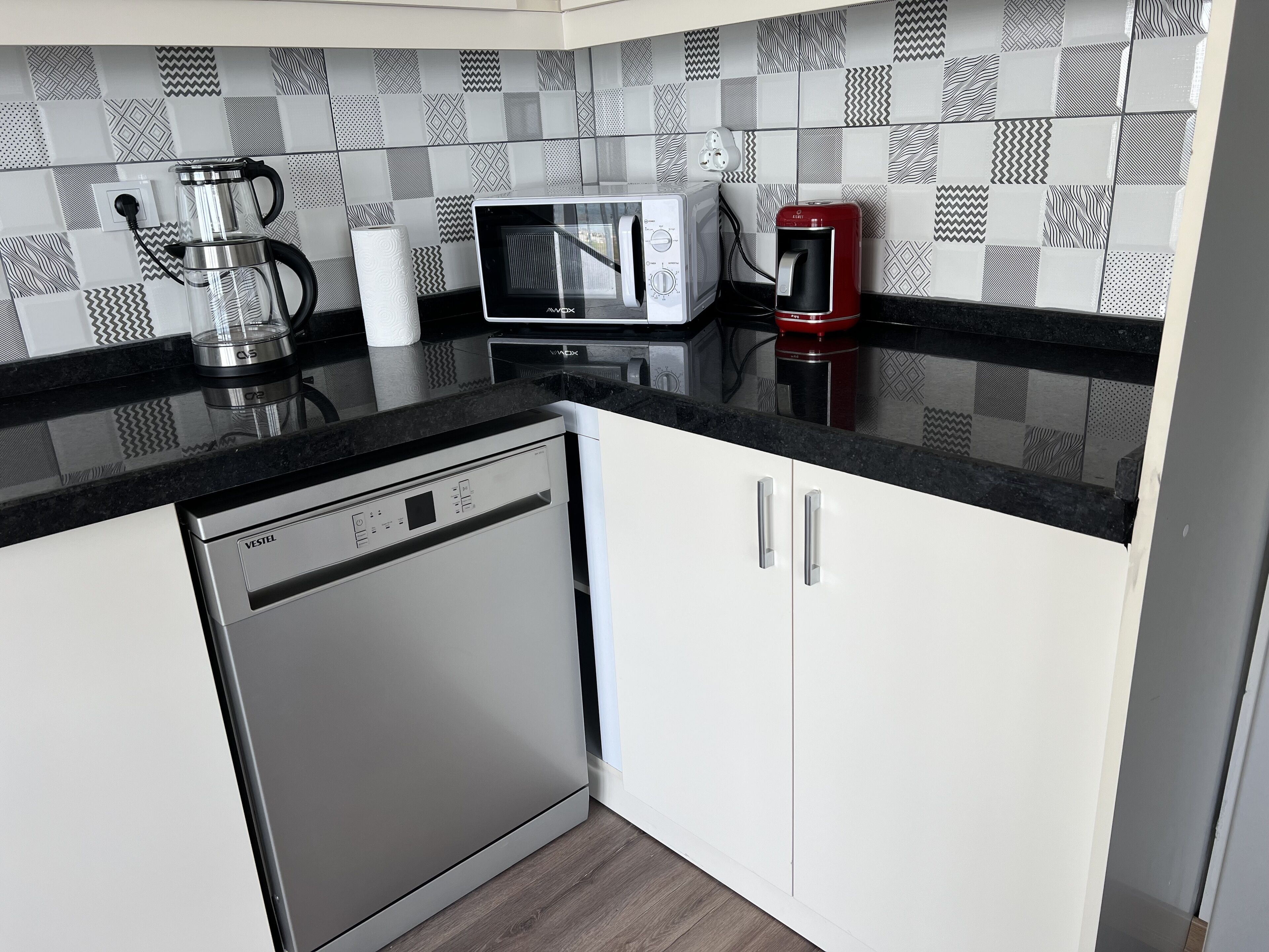 Top floor Sunny, panoramic View, 2 min walk to sea, 2 AC's