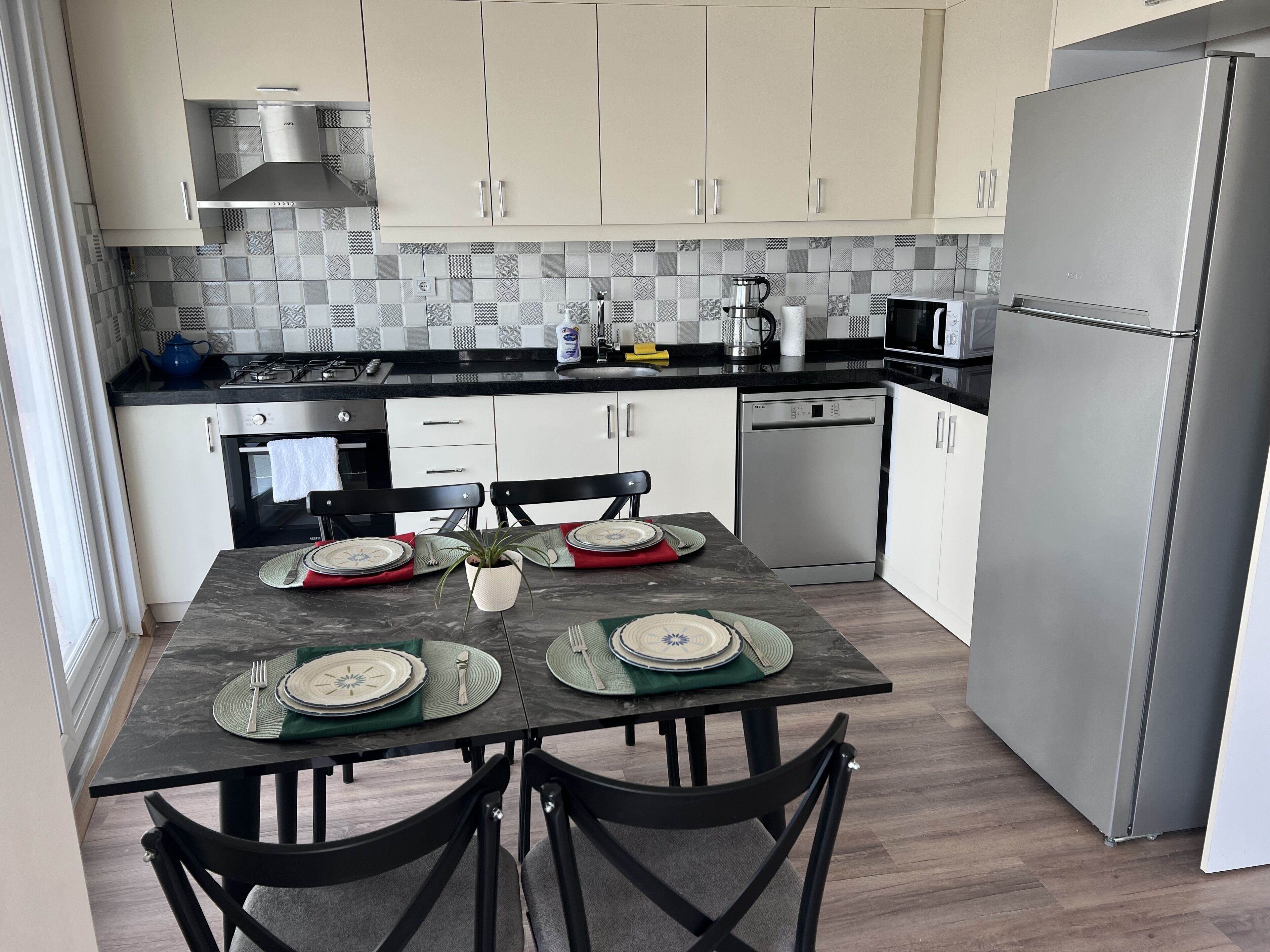 Top floor Sunny, panoramic View, 2 min walk to sea, 2 AC's