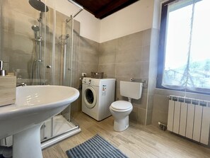 Panoramic Apartment | Bathroom - Alexander Place (Alta Valle Intelvi)
