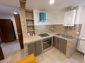 Comfort-Apartment | Eigene Küche | Kühlschrank, Ofen, Herdplatte, Kochgeschirr/Geschirr/Besteck