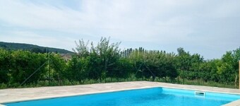 Charming, quiet farmhouse with private pool in a privileged setting