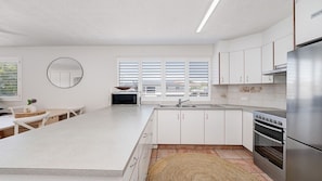 Microonde, forno, piano cottura, tostapane