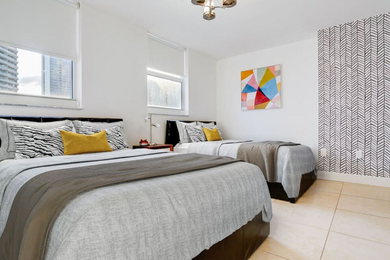 Iconic Sunset Views w/Pool, Hot tub, GYM, Parking!