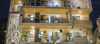 Dev Royale Hotel