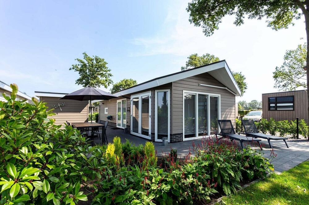 ✓ Ferox XL at Résidence de Leuvert ✓ Holiday home for 2 persons ✓ Located near Den Bosch (Noord-Brabant) ✓ Near De IJzeren Man ✓ Book directly through the park