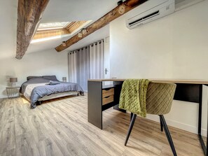 2 bedrooms, desk, soundproofing, iron/ironing board - Au Coeur Ardéchois - With shaded terrace (Joyeuse)