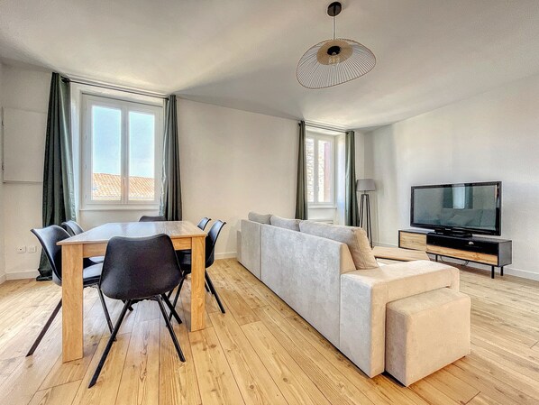 Flat-screen TV - Au Coeur Ardéchois - With shaded terrace (Joyeuse)