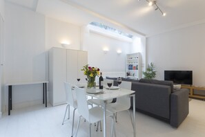 Dining - Large flat near Oxford Circus (London)