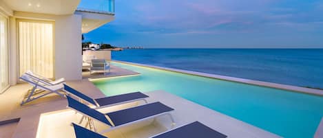 Et oppvarmet basseng