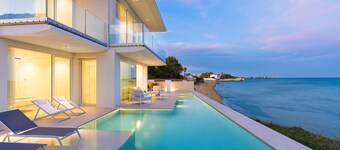 Luxury sea front villa with pool, Lido di Noto, Sicily