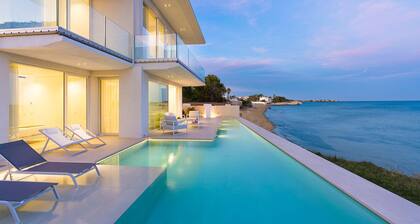 Luxury sea front villa with pool, Lido di Noto, Sicily