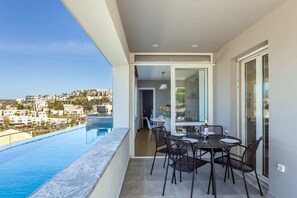 Outdoor dining - Steliana's House -Ground Floor Apartment with Private Pool (Ligaria)