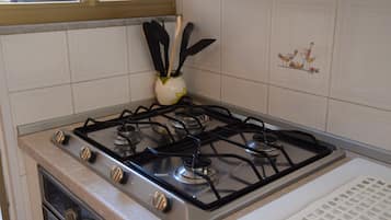 Fridge, stovetop, coffee/tea maker, cookware/dishes/utensils