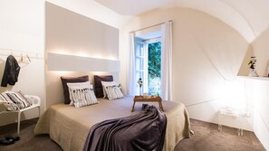 5 bedrooms, free WiFi, bed sheets