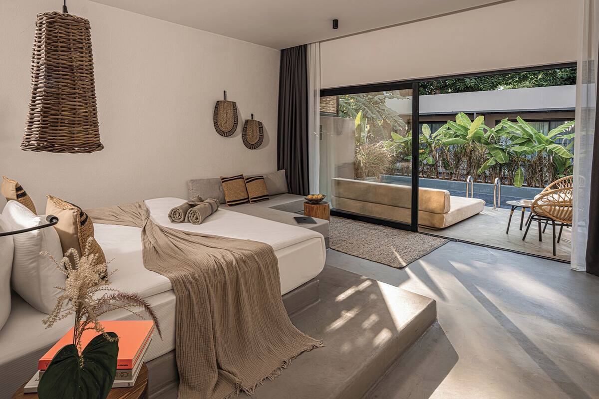 Luxury Room, Pool Access, Poolside | Premium bedding, minibar (free items), in-room safe, laptop workspace