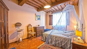 3 habitaciones y ropa de cama