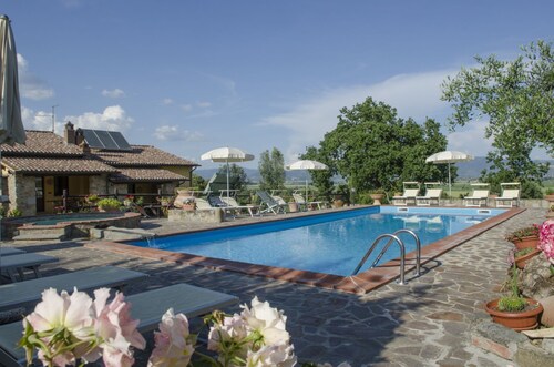 La Lepre swimming pool flat with 3 bedrooms and two bathrooms