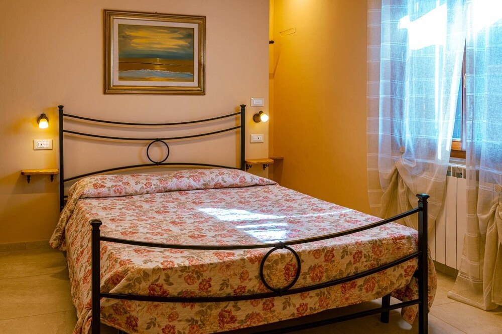 Piso En Estanco De Dos Plantas Que Consta De 3 Dormitorios Y Dos Baños - Castiglion Fiorentino