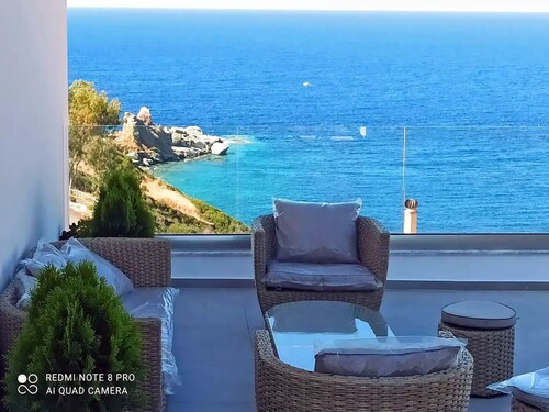 Steliana's House Top Floor Apartment with Private Jacuzzi