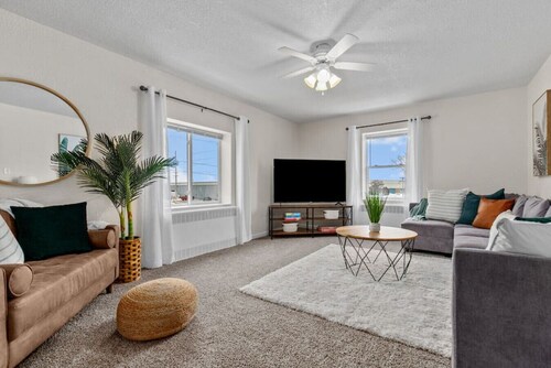 *NEW* Sleeps 8 & Spacious!