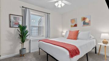 3 bedrooms, desk, iron/ironing board, travel crib