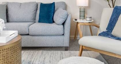 *NEW* Beautiful & Convenient!