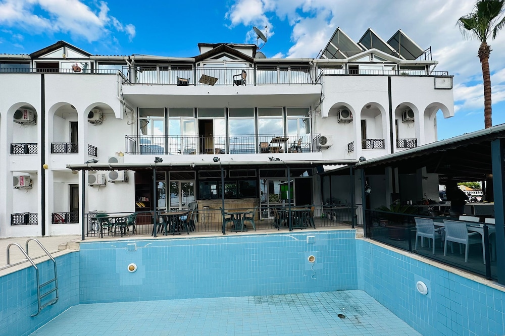 Jest Otel