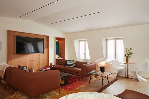 55-inch flat-screen TV with cable channels, TV, streaming services - Villa-des-Prés (Paris)