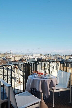 Appartement | Literie de qualité, lit avec matelas à plateau-coussin, minibar