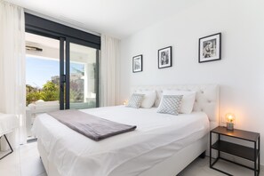 2 bedrooms, free WiFi, bed sheets, wheelchair access - Apartment 'Ground Floor 2bed Miradores Del Sol' with Shared Pool, Wi-Fi and Air Conditioning (Estepona)