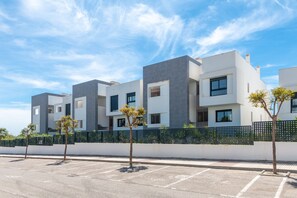 Exterior - Apartment 'Ground Floor 2bed Miradores Del Sol' with Shared Pool, Wi-Fi and Air Conditioning (Estepona)