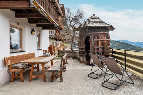 Ferienwohnung 'Stöcklhuberhof' mit Bergblick, Gemeinschaftsgarten, Terrasse und WLAN