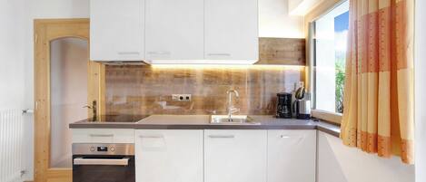 Kühlschrank, Ofen, Herdplatte, Geschirrspüler