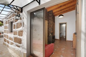 Interior - Vacation Home 'Finca Keyfer' with Mountain View, Private Pool and Wi-Fi (Vilaflor)