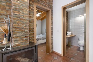 3 slaapkamers, een strijkplank/strijkijzer, gratis wifi, beddengoed