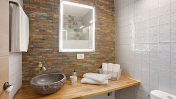 Shower, free toiletries, hair dryer, towels