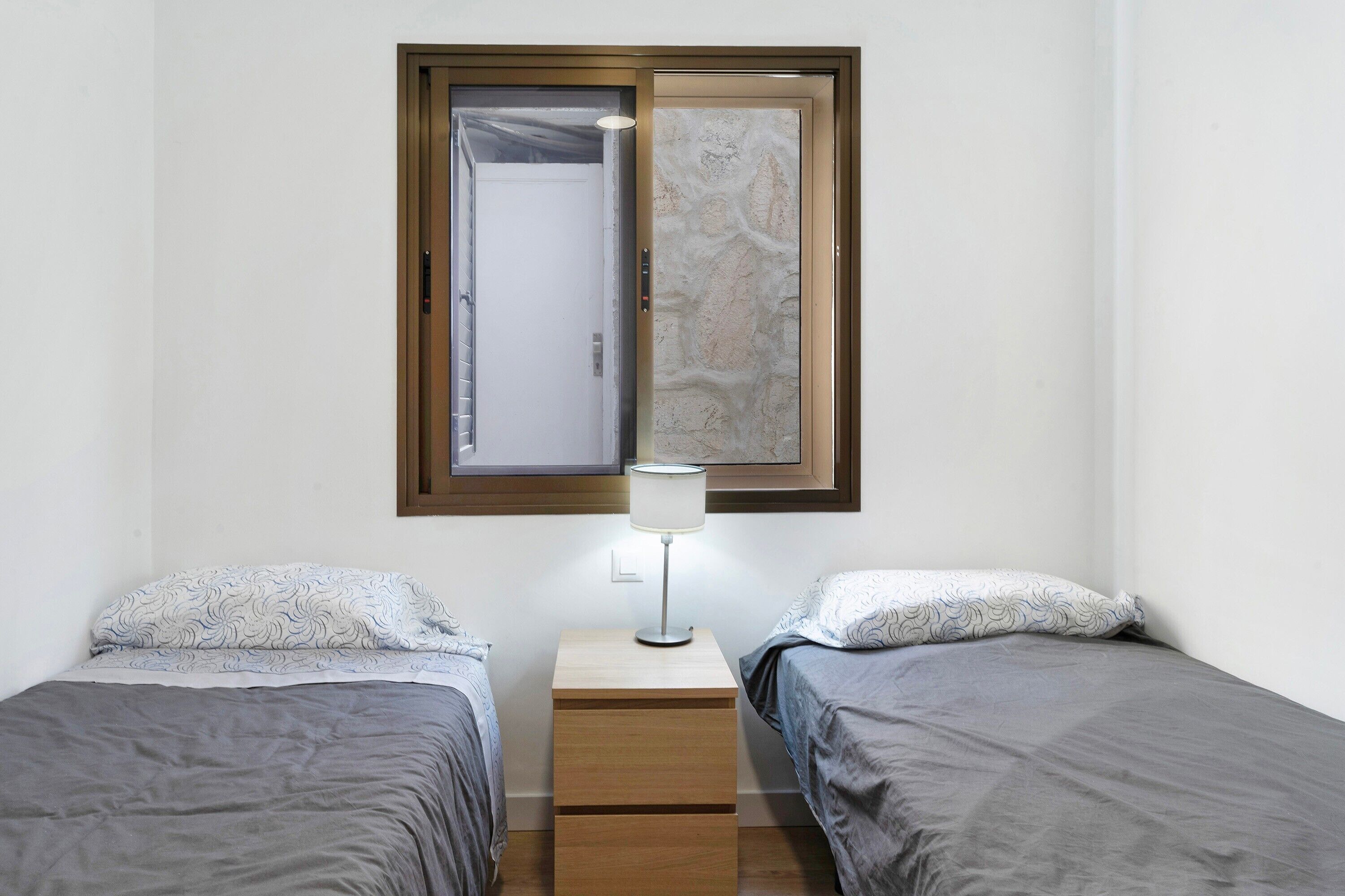 2 slaapkamers, een strijkplank/strijkijzer, gratis wifi, beddengoed