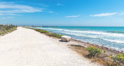 Apartment 'Amplio Canet' with Shared Pool, Wi-Fi and Air Conditioning