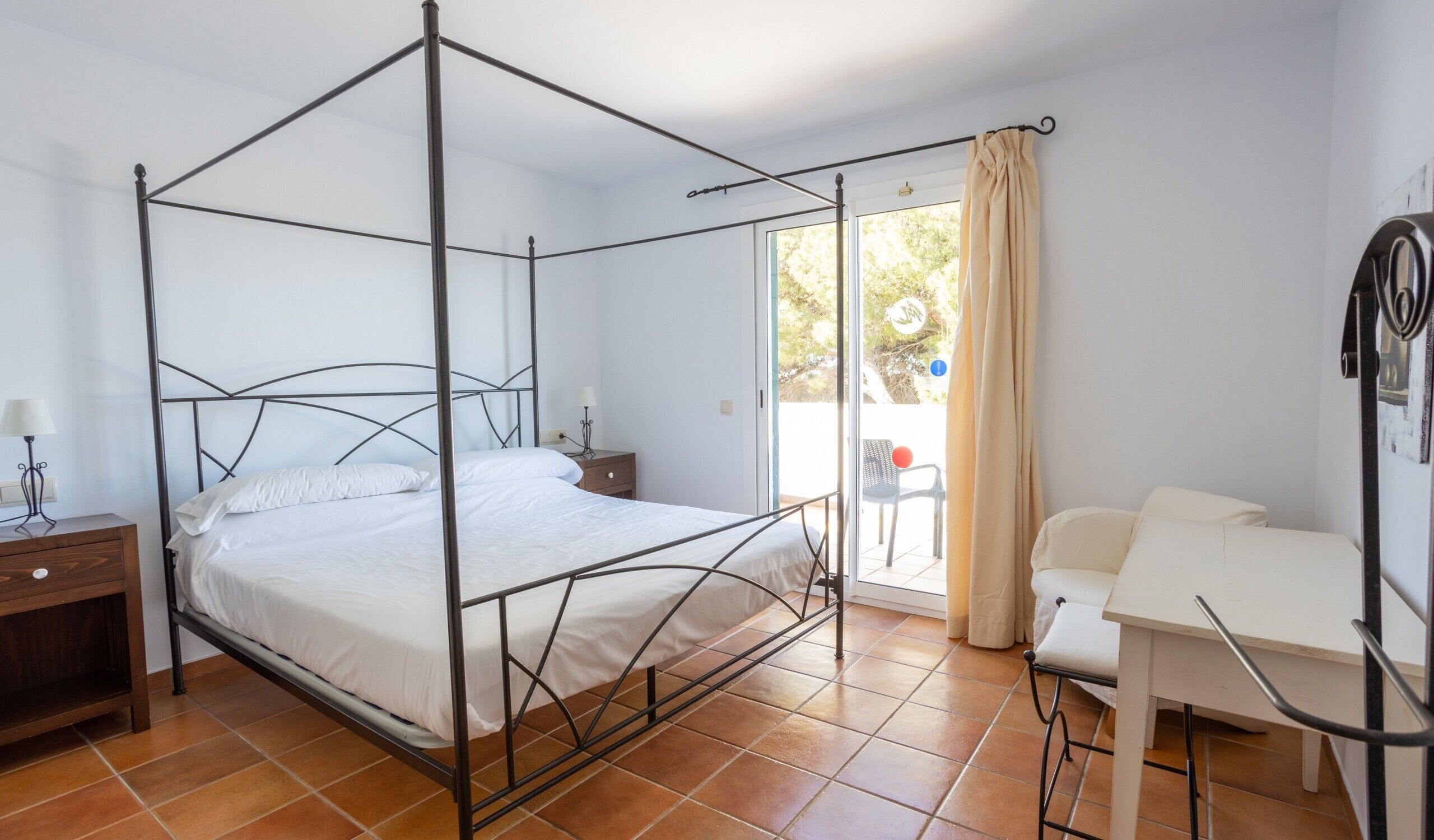 3 室のベッドルーム、アイロン / アイロン台、WiFi (無料)、ベッドシーツ