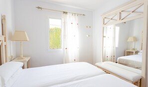 3 bedrooms, iron/ironing board, free WiFi, bed sheets - Villa "Finesse Tipo 2" with Private Pool, 2 Private Terraces & Wi-Fi (Son Bou)