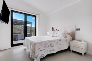 2 bedrooms, iron/ironing board, free WiFi, bed sheets - Holiday Home "Enora" with Mountain Views, Private Pool and Wi-Fi (Las Palmas de Gran Canaria)