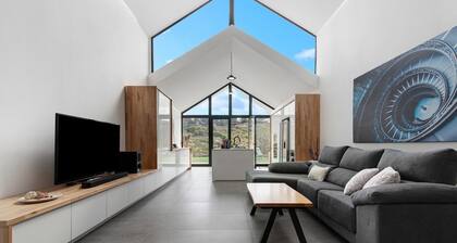 Holiday Home "Enora" with Mountain Views, Private Pool and Wi-Fi