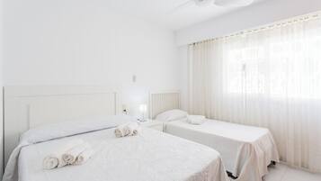 1 slaapkamer, een strijkplank/strijkijzer, gratis wifi, beddengoed