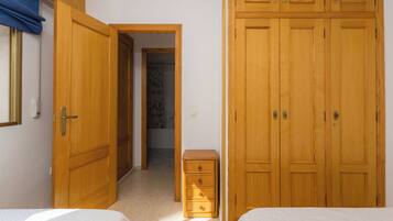 1 dormitorio, tabla de planchar con plancha, wifi gratis y ropa de cama