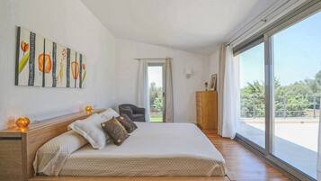 5 makuuhuonetta, silitysrauta/-lauta, ilmainen Wi-Fi, vuodevaatteet