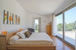 5 chambres, fer et planche à repasser, Wi-Fi gratuit, draps fournis