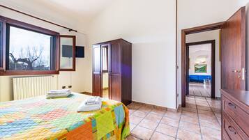 4 camere, ferro/asse da stiro, Wi-Fi gratuito, lenzuola