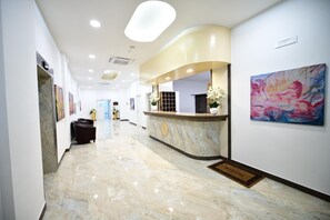 Coin salon dans le hall