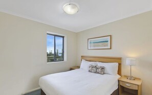 2 bedrooms, iron/ironing board, bed sheets