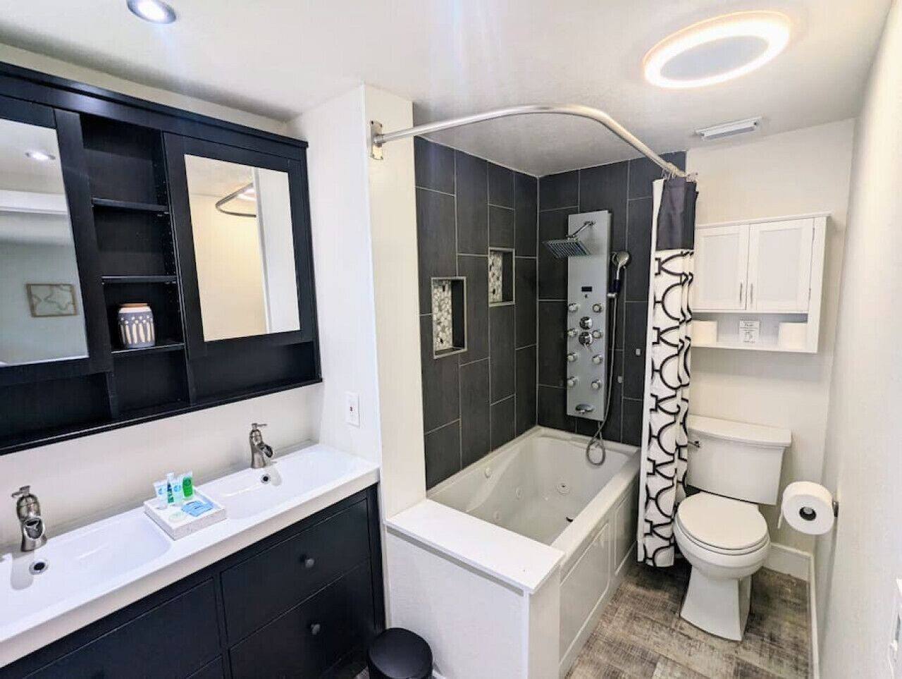 Tropical Oasis *Heated Pool* Whole Home